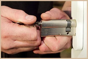 Elite Locksmith Services Miami, FL 305-894-5984 Elite Locksmith Services Miami, FL 305-894-5984 - 1-locksmiths