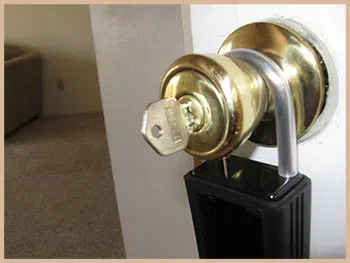 Elite Locksmith Services Miami, FL 305-894-5984 - 3-locksmith-key-service